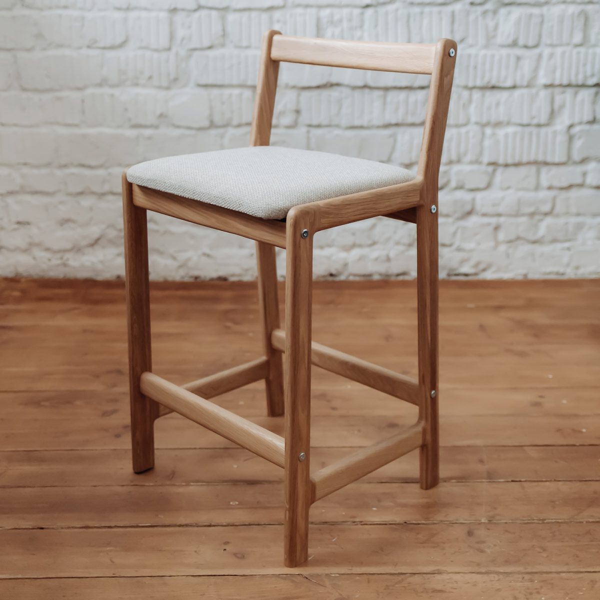 Барный стул со спинкой, мягкое сиденье — натуральный дуб