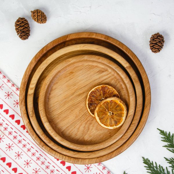 Набор круглых деревянных тарелок