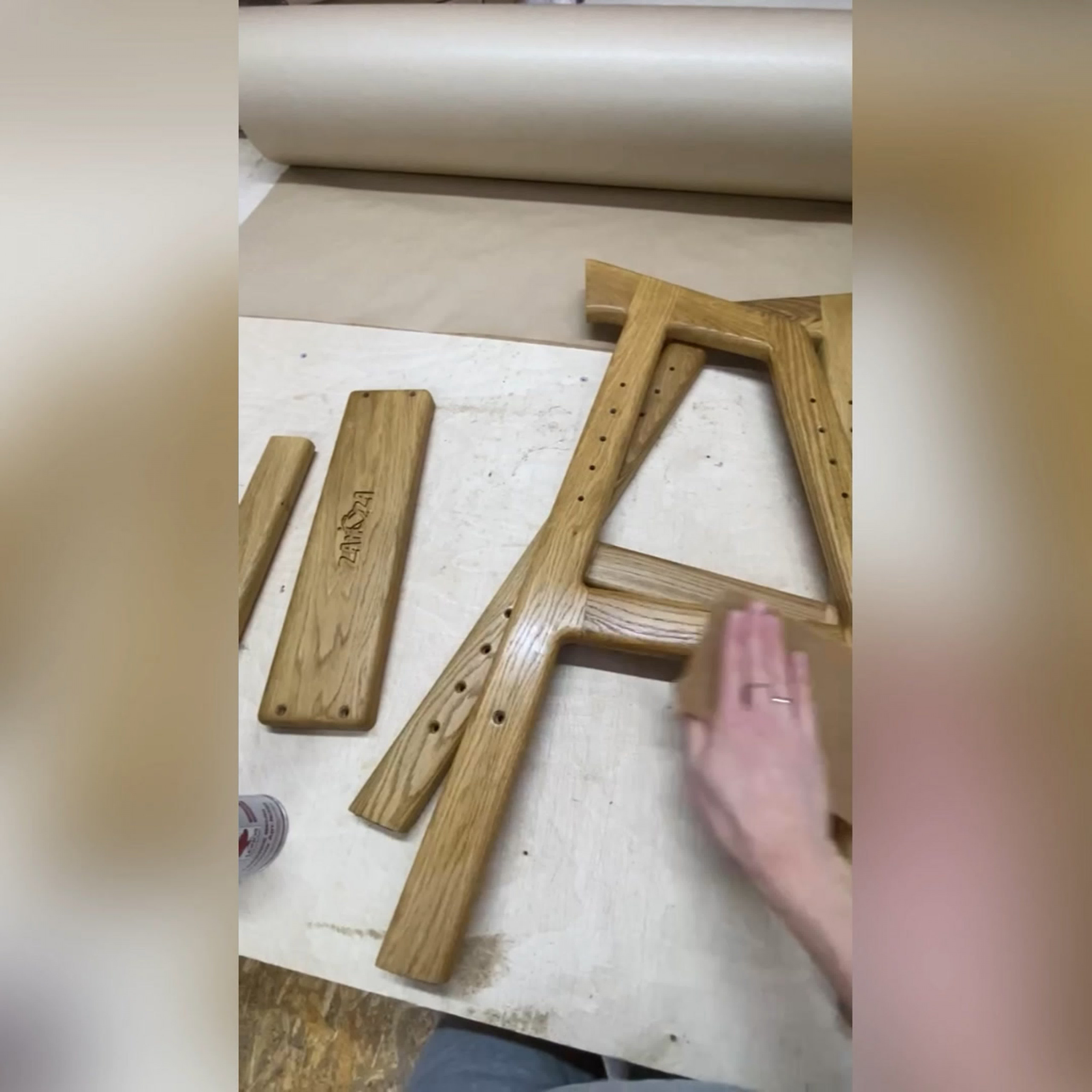 Как обновить покрытие у дубовой мебели